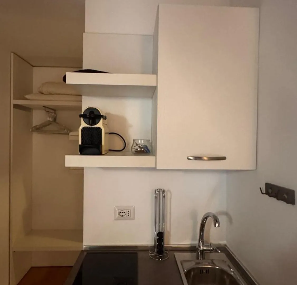 Daire Room Milano